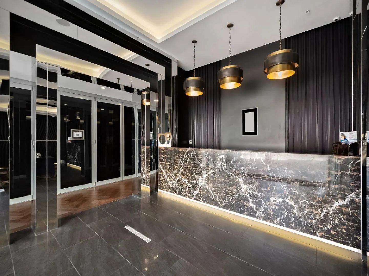 Bright Apt With Balcony, Rooftop Pool & Parking! Brisbane