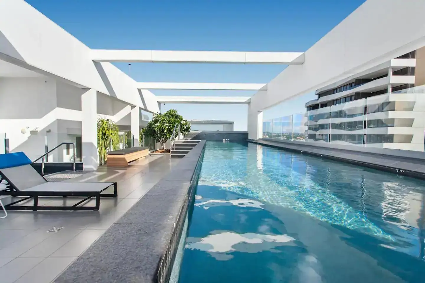 Bright Apt With Balcony, Rooftop Pool & Parking! Brisbane 0*,  Austrálie