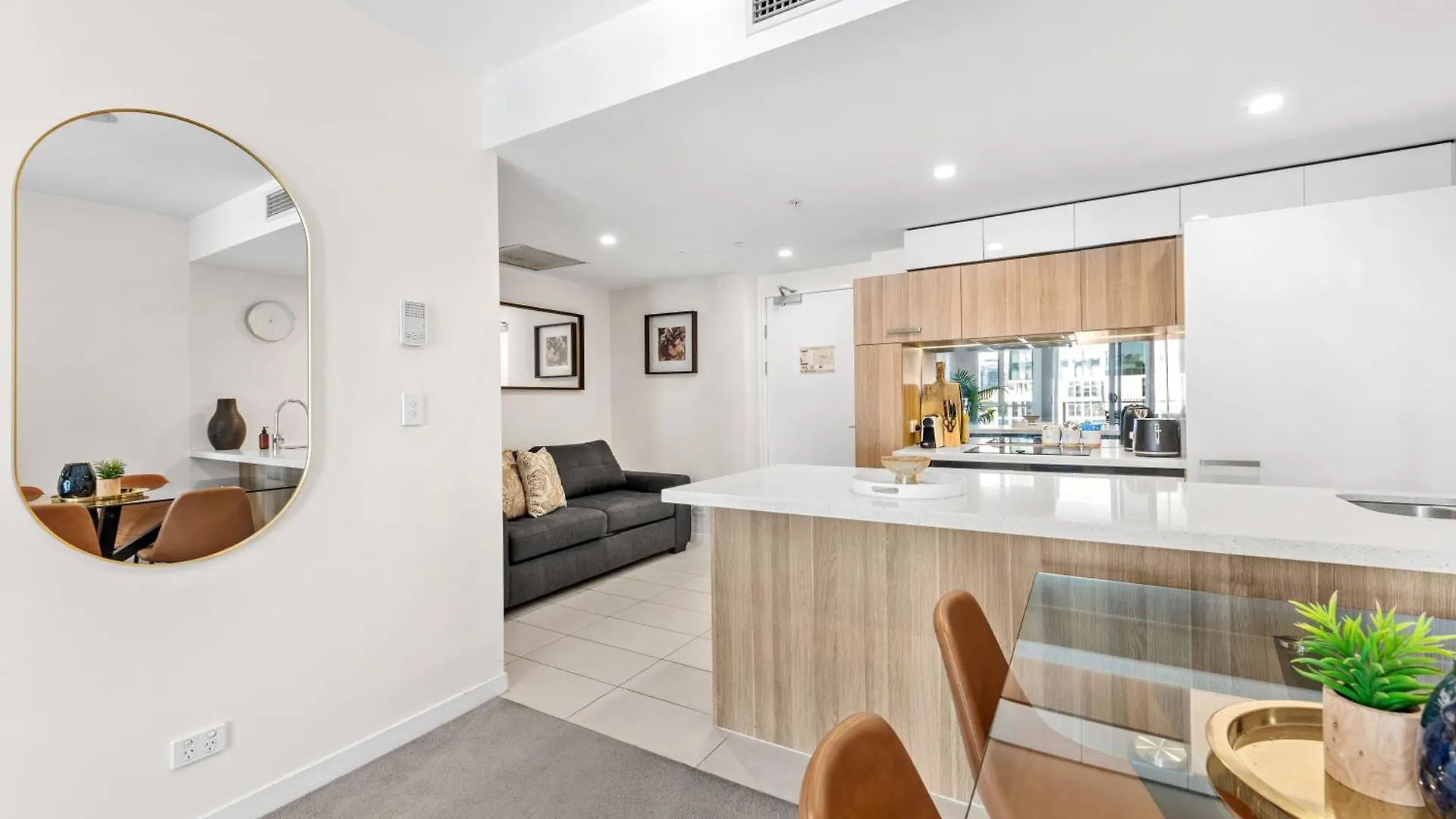 Bright Apt With Balcony, Rooftop Pool & Parking! Brisbane 0*,  Austrálie